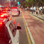 Acidente com patinete deixa duas estrangeiras feridas na ciclofaixa em Balneário Camboriú